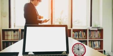 Time Tracking Tools 2025: Top 3 Apps Compared - Cover Image